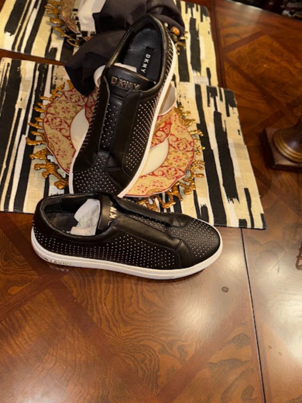 DKNY Black, Size 9.5 Walking Shoes